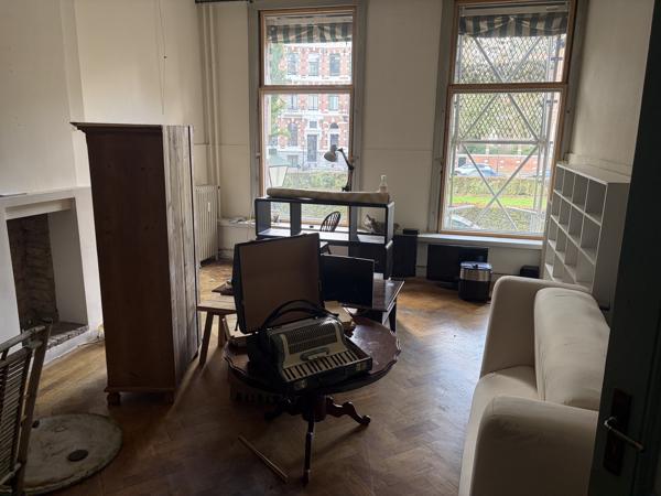 Meerdere tafels en andere meubels