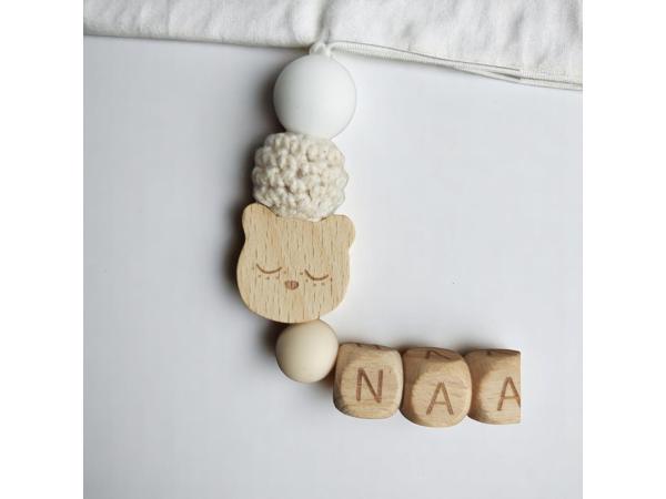 Gepersonaliseerde naam speen koord met houten beertje beige