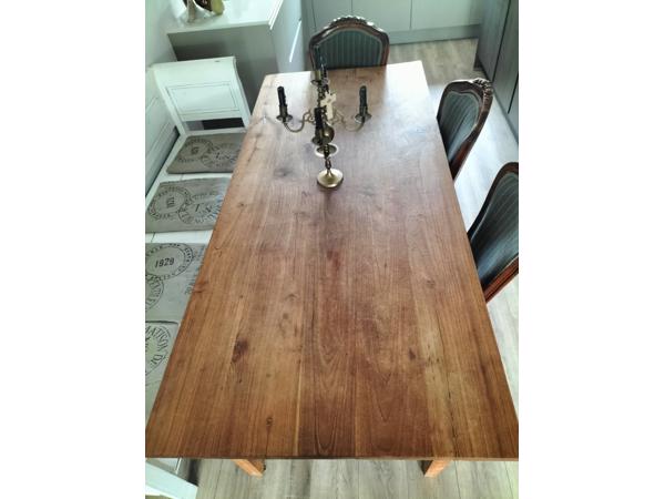 Eettafel met 2 lades