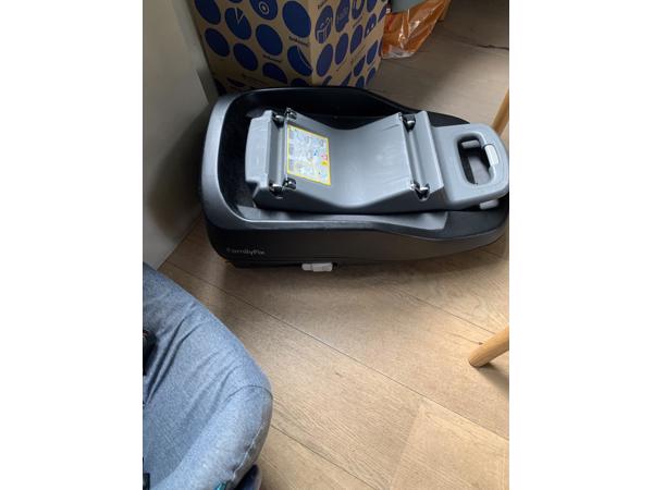 Maxicosi cabriofix met familyfix adapter