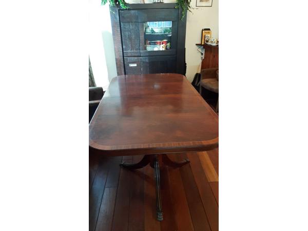 Mahonie eettafel tot max 10 personen