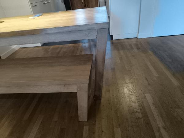 Eettafel met eetbank