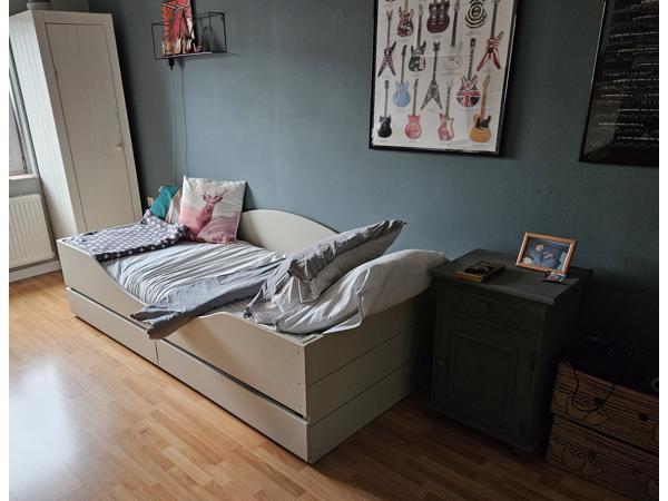 Eenpersoonsbed hout met 2 lades