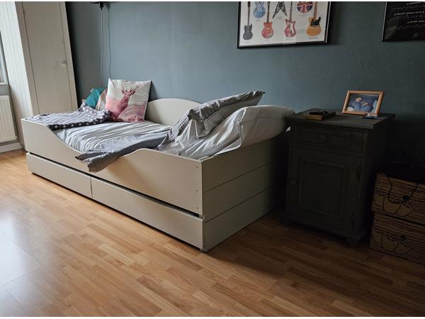 Eenpersoonsbed hout met 2 lades