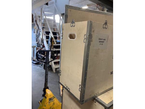 aantal triplex kisten afkomstig van import
