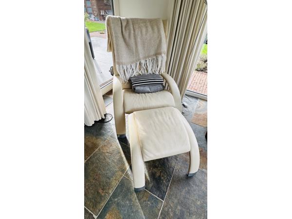 Relaxfauteuil met hocker van leer