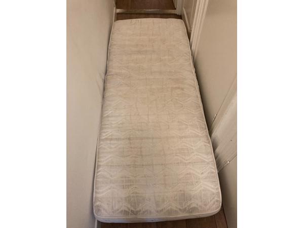 Lönset Lattenbodem 80x200 incl matrassen (2x)