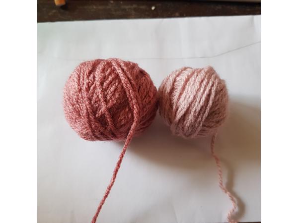 Promo acrylwol van Zeeman donker en licht oudroze gezocht