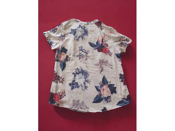 Metrofive bloemen shirt vhals lichtroze XL/42