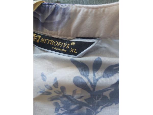 Metrofive bloemen shirt vhals lichtroze XL/42