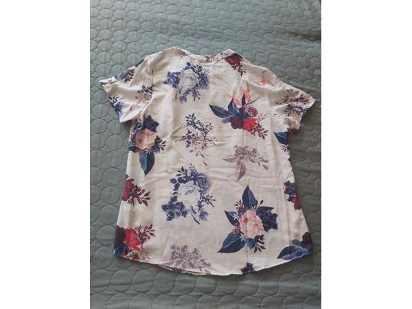 Metrofive bloemen shirt vhals lichtroze XL/42