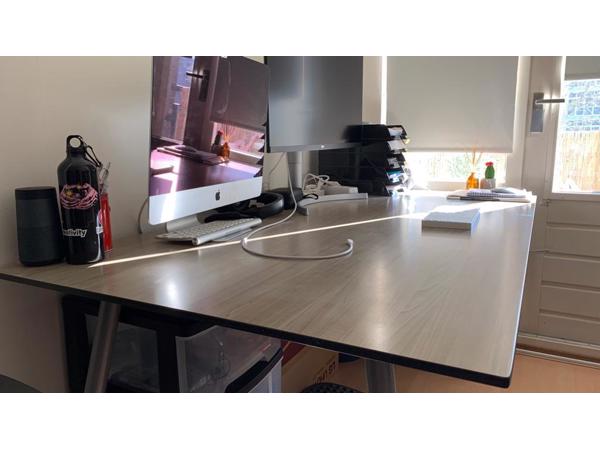 Bureau 160x90x74 gratis af te halen