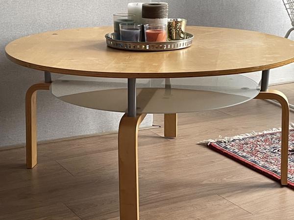 Moderne houten salontafel