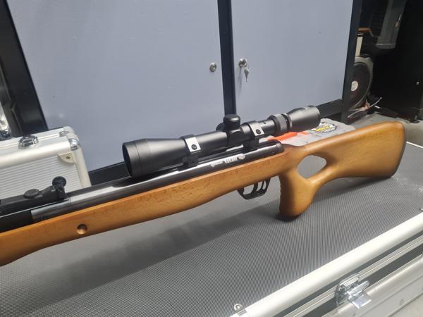 Crosman Valiant 4.5 Knikloopbuks nieuwstaat