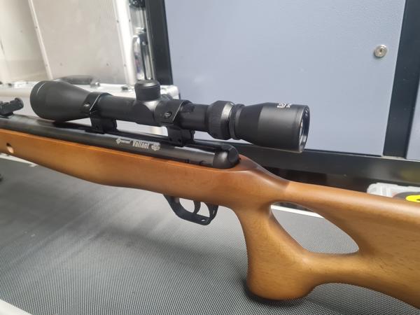 Crosman Valiant 4.5 Knikloopbuks nieuwstaat