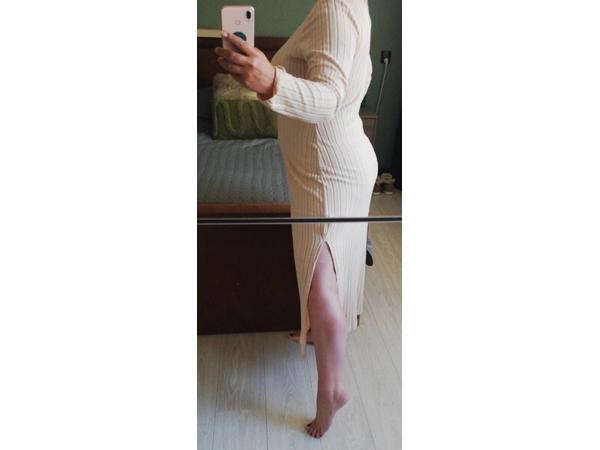 Stretchy beige jurk met split XXL