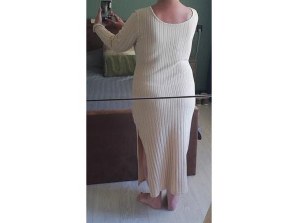 Stretchy beige jurk met split XXL