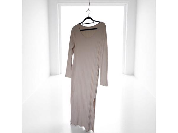 Stretchy beige jurk met split XXL