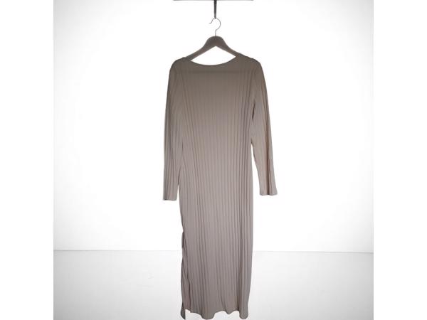 Stretchy beige jurk met split XXL