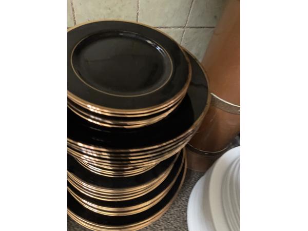 Servies zwart met goud randje