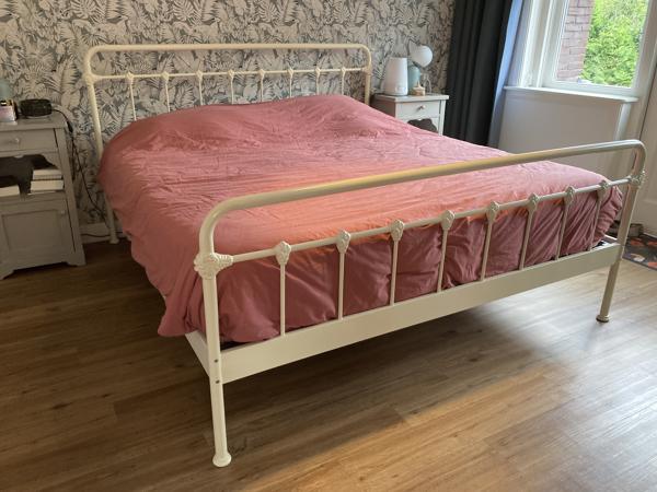 Stalen bedframe 180x200 cm