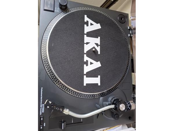 100 goed bewaarde LP's + z.g.a.n. Akai draaitafel