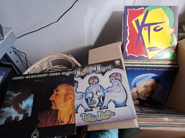 100 goed bewaarde LP's + z.g.a.n. Akai draaitafel