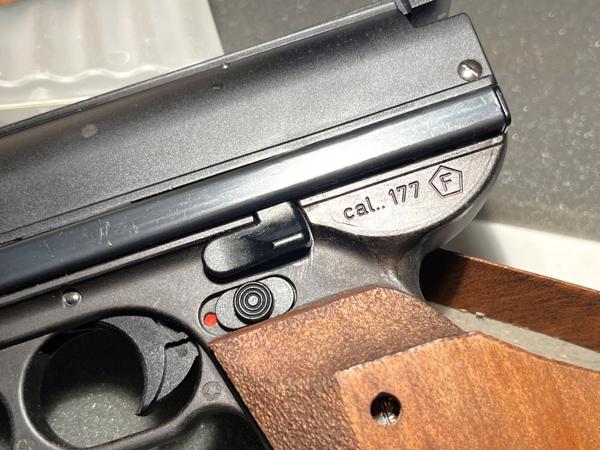 match pistool, wedstrijdpistool met magazijntje