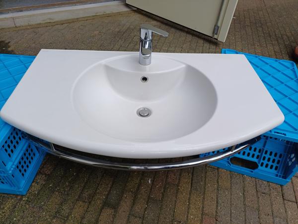 Catalano wastafel  SFERA met Grohe kraan