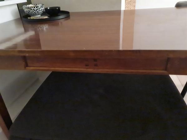 Mooie grote houten tafel