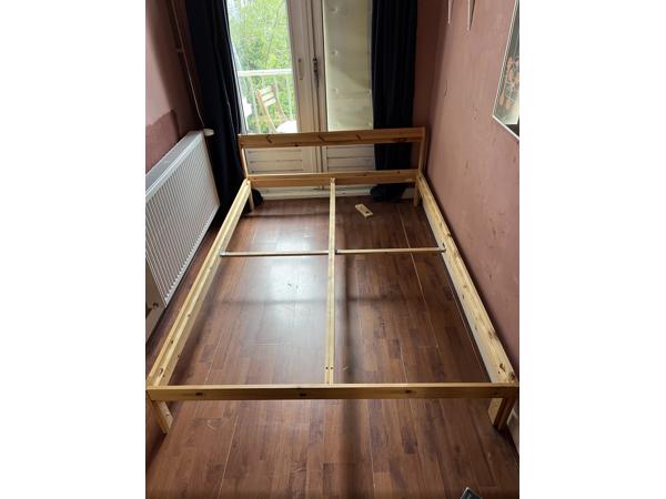 Mooi werkend Ikea bed, lattenbodem en optioneel matras