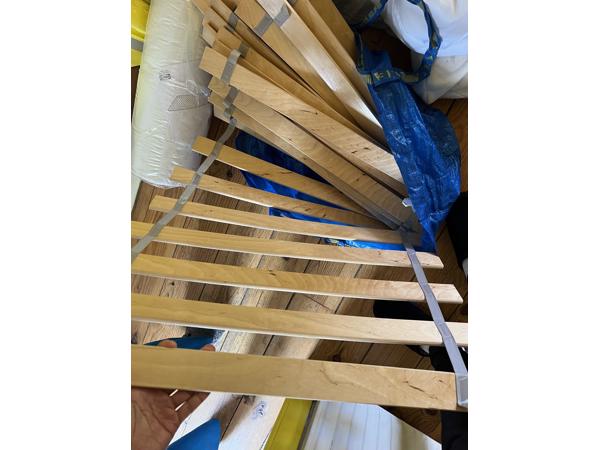 Mooi werkend Ikea bed, lattenbodem en optioneel matras
