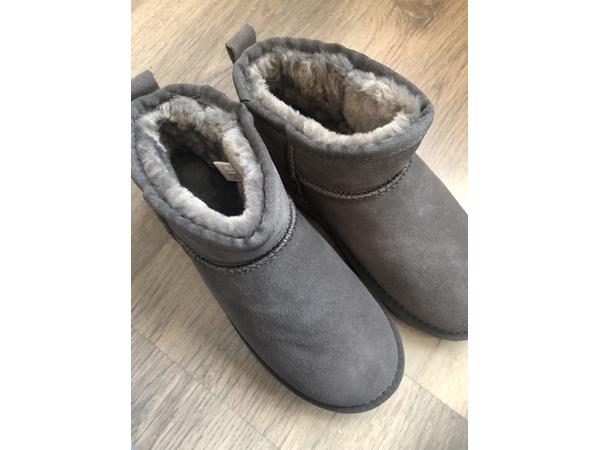 Uggs ultra mini maat 36