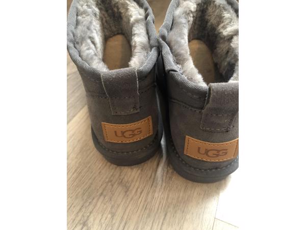 Uggs ultra mini maat 36