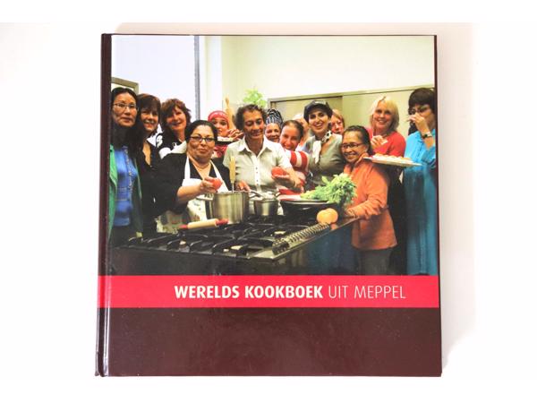 Werelds kookboek uit Meppel. 168 blz  Nieuw