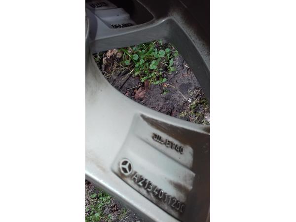 Lichtmetalen velgen + banden 17” voor Mercedes E winterset