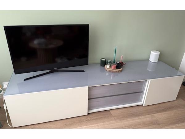 TV-kast 226 (afhalen, zelf tillen &demonteren 3e etageWeesp)