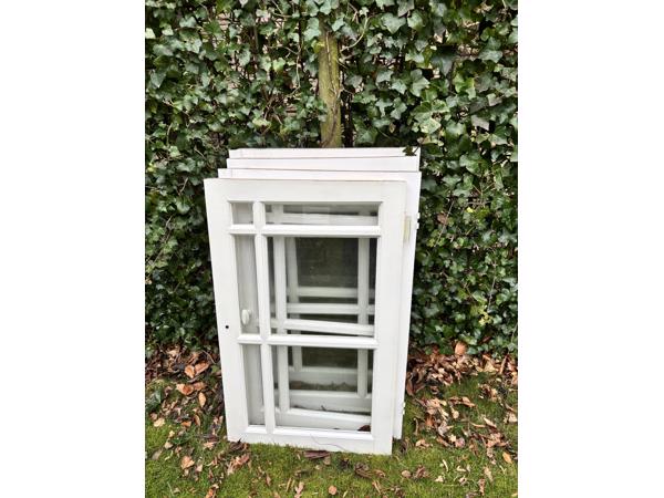 8 kast deurtjes met glas erin