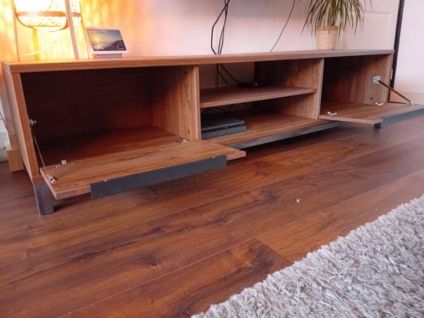 Nette TV kast houtlook