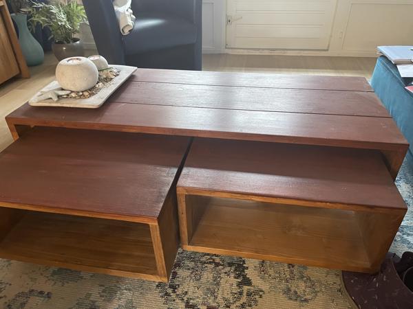 Salontafel eiken met verrijdbare kastjes eronder