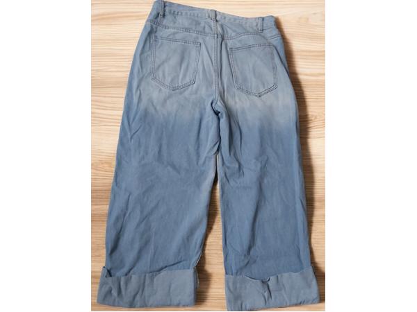 wijde jeans driekwart lang met omslagpijp lichtblauw 32 M/L