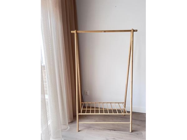 Elegant clothing rack in light bamboo