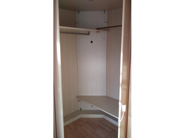 grote kleding/hoekkast