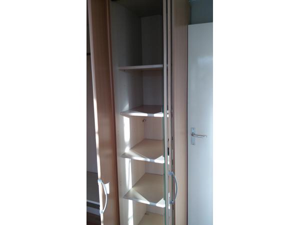 grote kleding/hoekkast