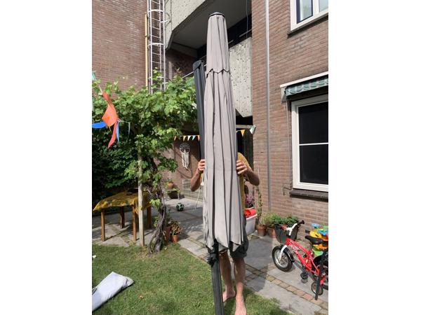 Parasol met vaste voet