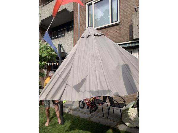 Parasol met vaste voet