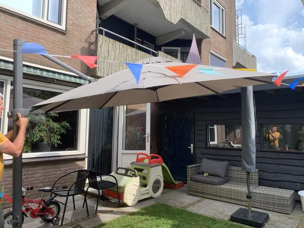 Parasol met vaste voet