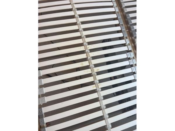 2 elektrisch verstelbare lattenbodems en 2 matrassen