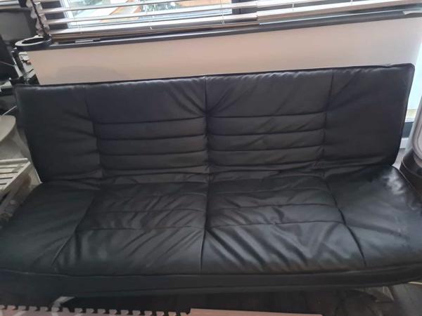 Faith SlaapBank Zwart Leer in zeer goede staat