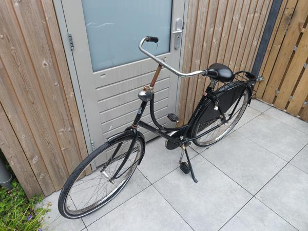 Zwarte Oma fiets